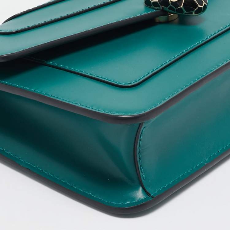 Pre Owned Bvlgari Green Leather Serpenti Forever Wallet On Chain