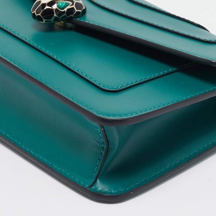 Pre Owned Bvlgari Green Leather Serpenti Forever Wallet On Chain