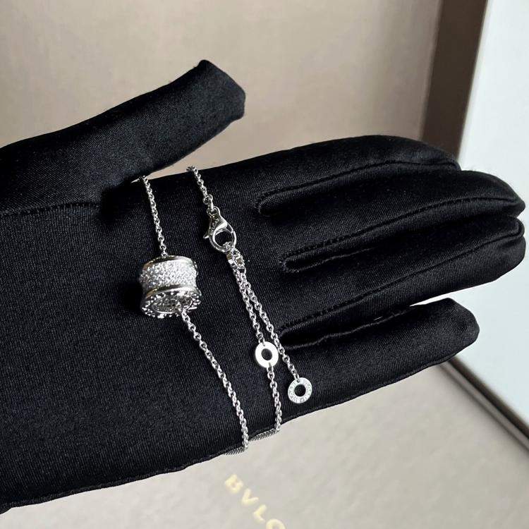 Pre Owned Bvlgari 18K White Gold and Diamond B.zero1 Spring Pendant Necklace