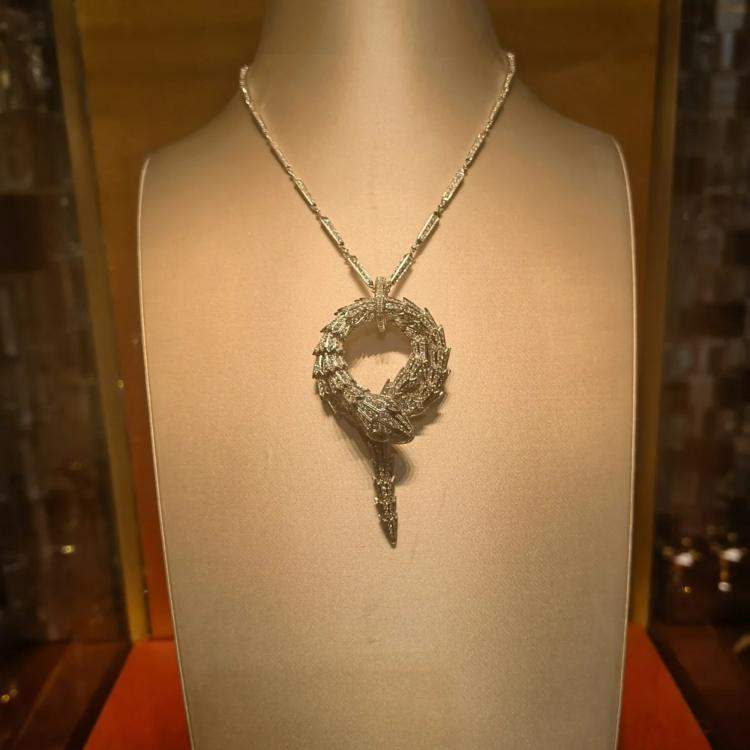 مملوكة مسبقًا Bulgari Serpenti Double Coil Necklace White Gold Full Diamond