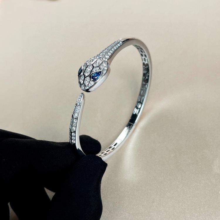 Pre Owned Bvlgari Serpenti Seduttori Diamond Set 18k White Gold Bracelet Size S