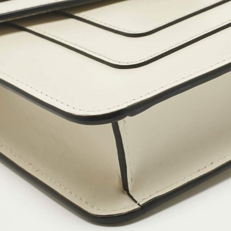 مملوكة مسبقًا Bvlgari Off White Leather Small Serpenti Forever Crossbody Bag