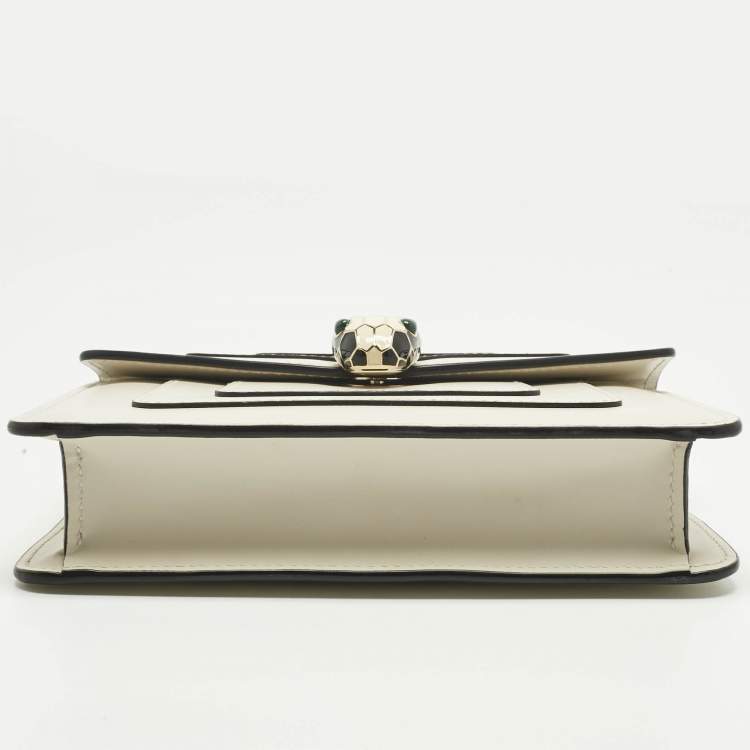 مملوكة مسبقًا Bvlgari Off White Leather Small Serpenti Forever Crossbody Bag