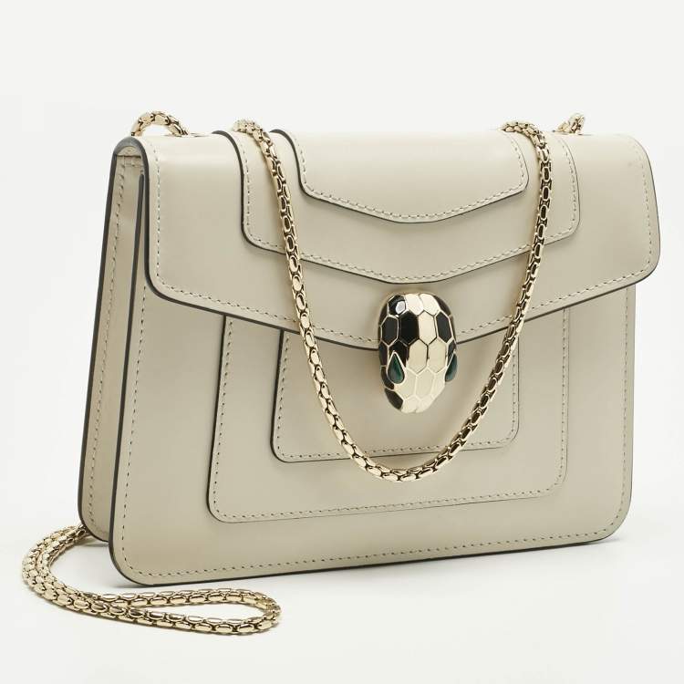 مملوكة مسبقًا Bvlgari Off White Leather Small Serpenti Forever Crossbody Bag