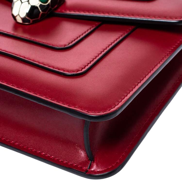مملوكة مسبقًا Bvlgari Red Leather Small Serpenti Forever Shoulder Bag