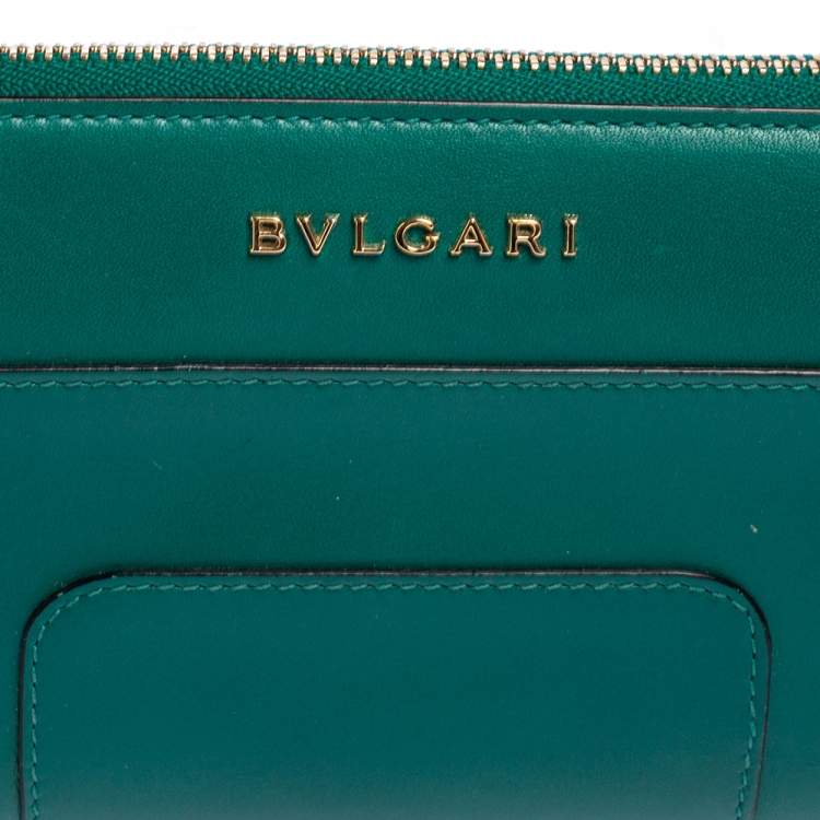 Pre Owned Bvlgari Green Leather Serpenti Forever Wallet