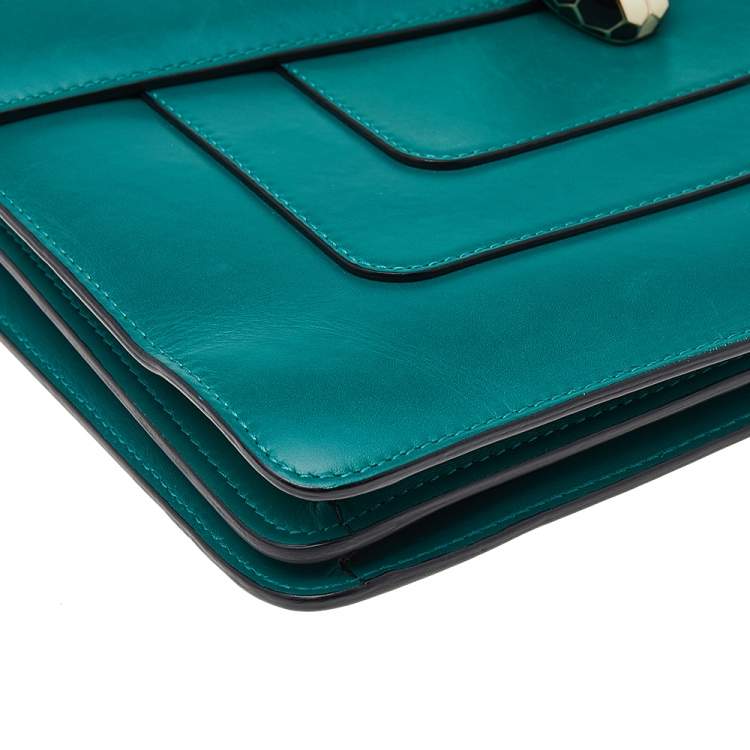 مملوكة مسبقًا Bvlgari Green Leather Large Serpenti Forever Shoulder Bag