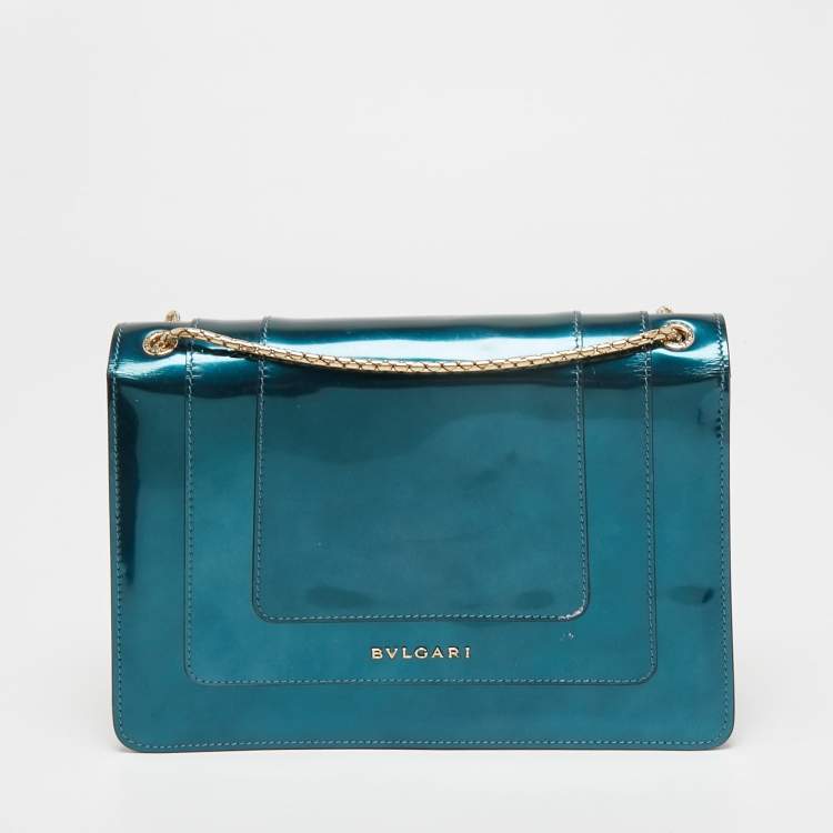 مملوكة مسبقًا Bvlgari Green Patent Leather Medium Serpenti Forever Flap Shoulder Bag