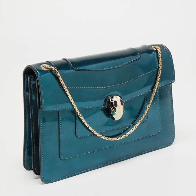 مملوكة مسبقًا Bvlgari Green Patent Leather Medium Serpenti Forever Flap Shoulder Bag