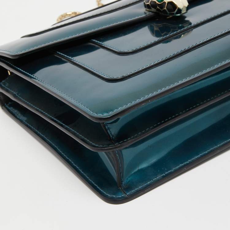 مملوكة مسبقًا Bvlgari Green Patent Leather Medium Serpenti Forever Flap Shoulder Bag