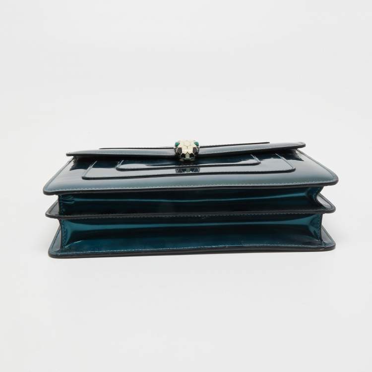 مملوكة مسبقًا Bvlgari Green Patent Leather Medium Serpenti Forever Flap Shoulder Bag