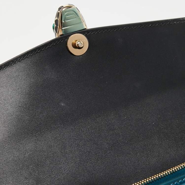 مملوكة مسبقًا Bvlgari Green Patent Leather Medium Serpenti Forever Flap Shoulder Bag
