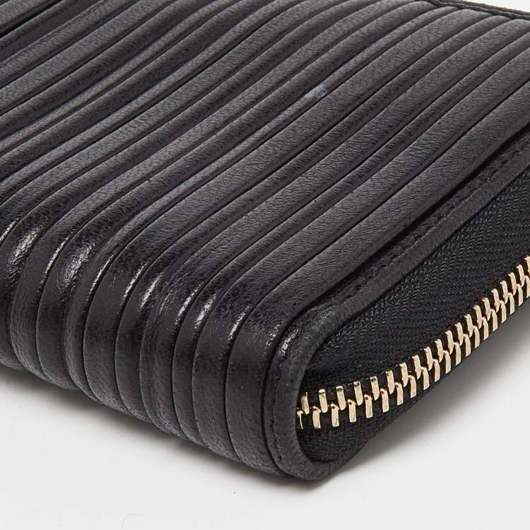 Pre Owned Bvlgari Black Pleated Leather Zip Around Wallet