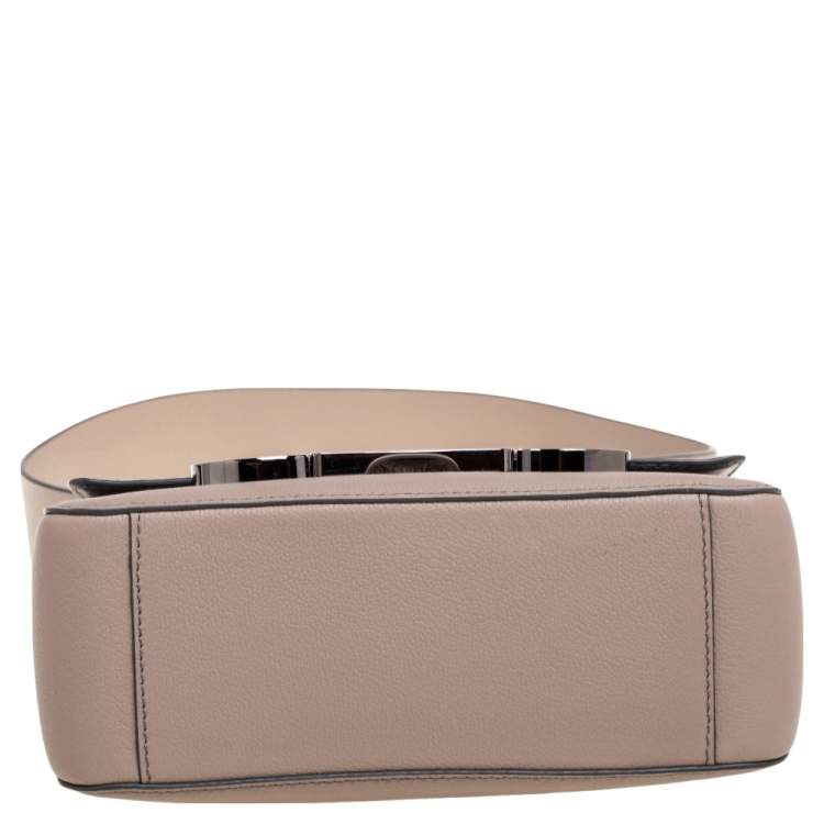 Pre Owned Carolina Herrera Grey Leather Medium Initials Insignia Shoulder Bag