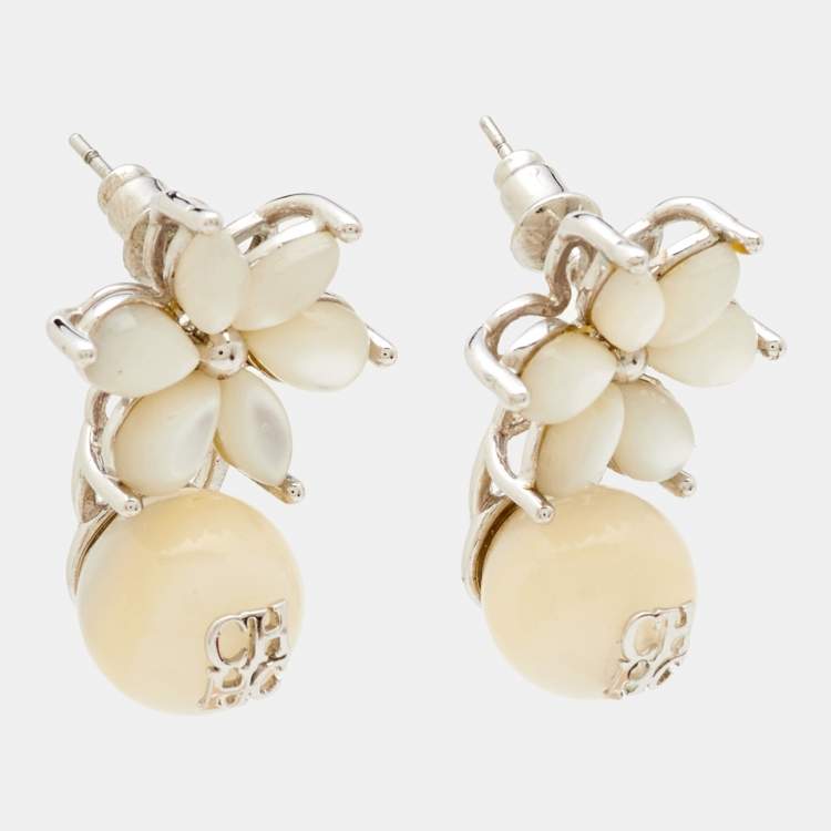 Pre Owned Carolina Herrera Jasmine Mother of Pearl Resin Silver Tone Drop Earrings