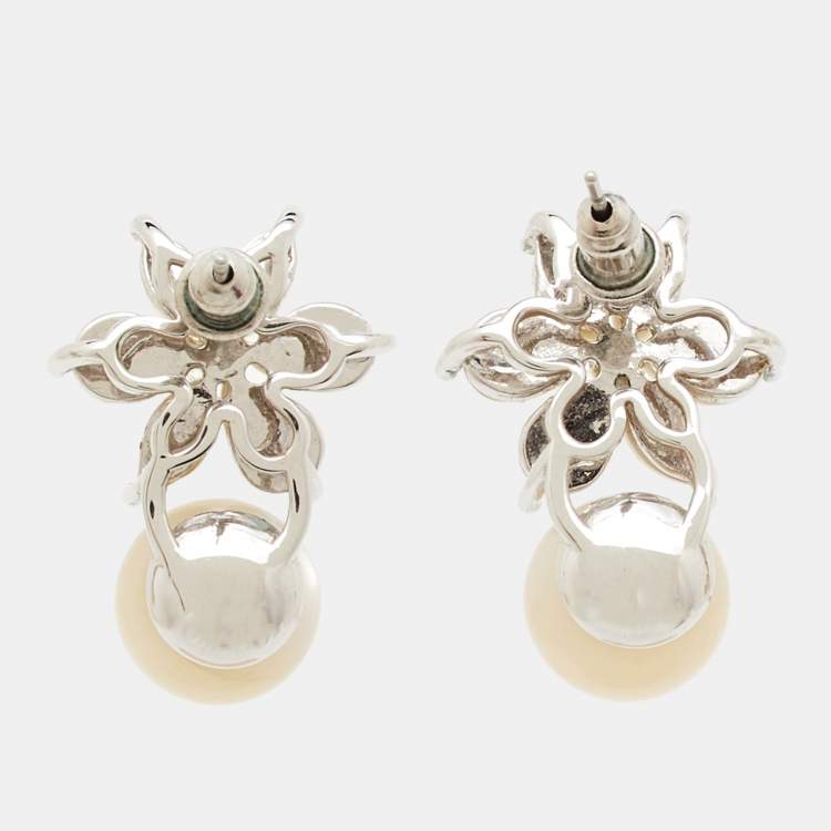 Pre Owned Carolina Herrera Jasmine Mother of Pearl Resin Silver Tone Drop Earrings