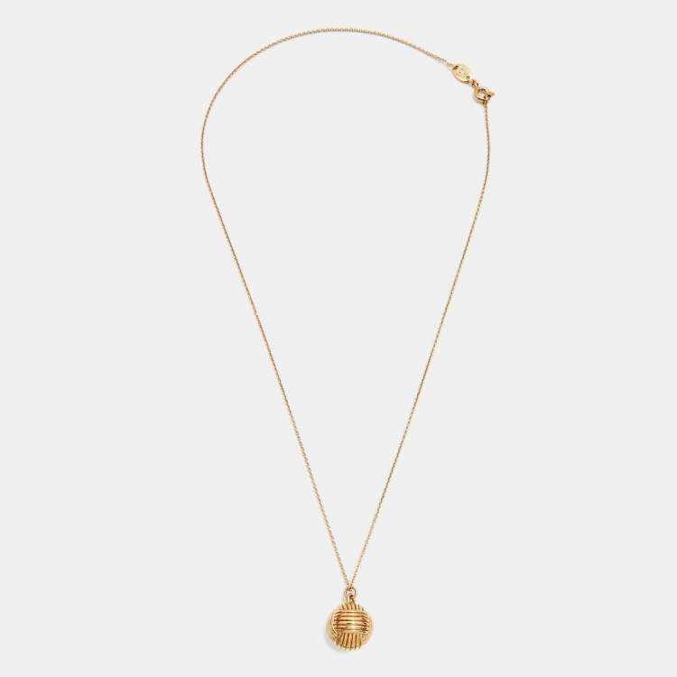 Pre Owned Carolina Herrera Textured Gold Tone Round Pendant Necklace