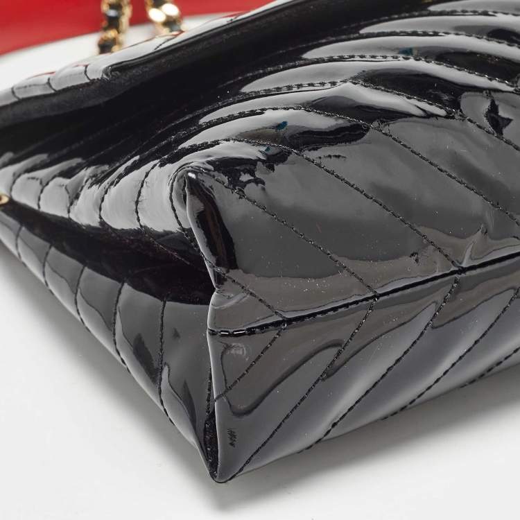 Pre Owned Carolina Herrera Black Diagonal Quilted Patent Leather Flap Top Handle Bag