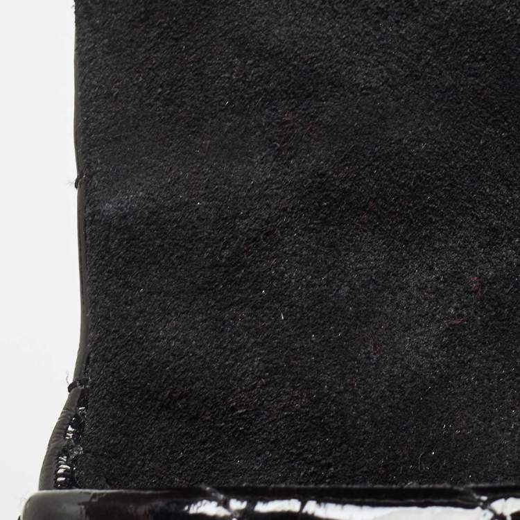 Pre Owned Carolina Herrera Black Diagonal Quilted Patent Leather Flap Top Handle Bag