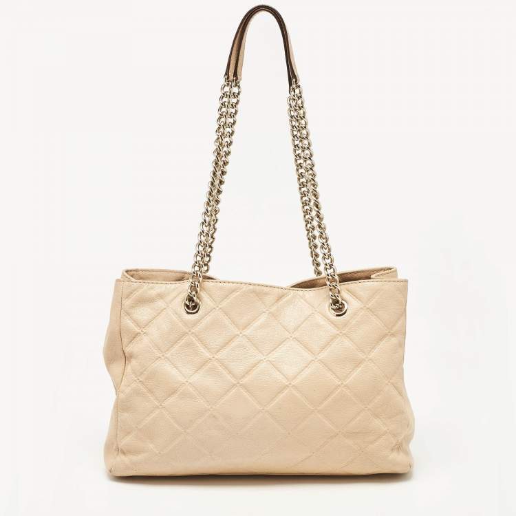 Pre Owned Carolina Herrera Beige Logo Embossed Quilted Leather Chain Tote