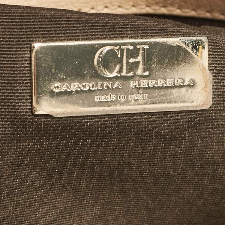 Pre Owned Carolina Herrera Beige Logo Embossed Quilted Leather Chain Tote