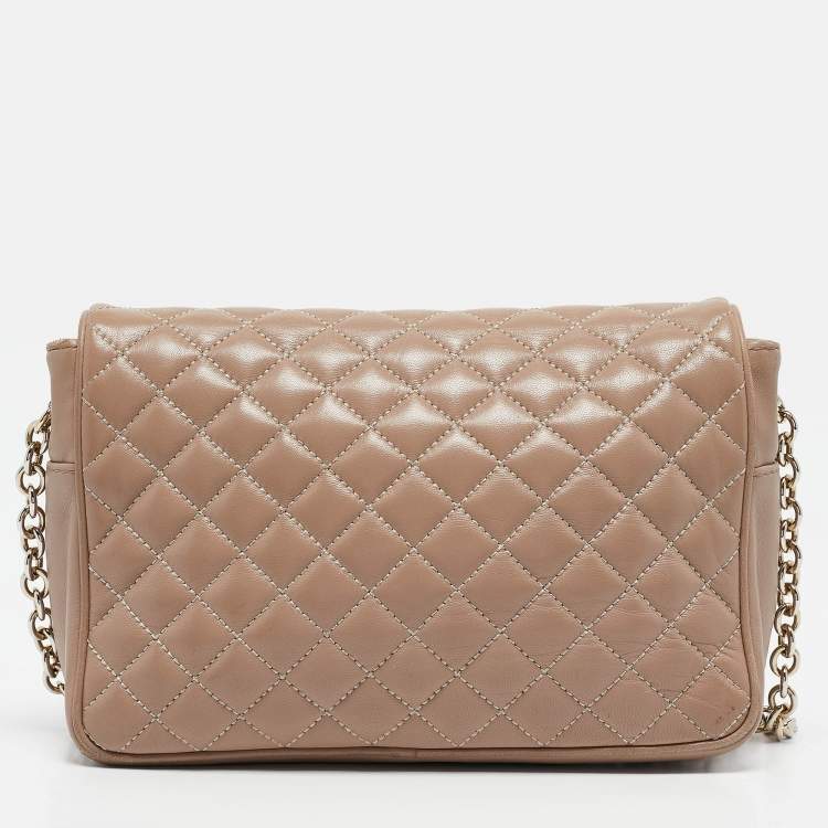 Pre Owned Carolina Herrera Beige Quilted Leather Flap Chain Crossbody Bag