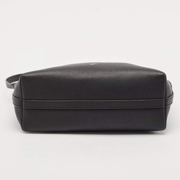 مملوكة مسبقًا Carolina Herrera Black Leather Pochette Bag