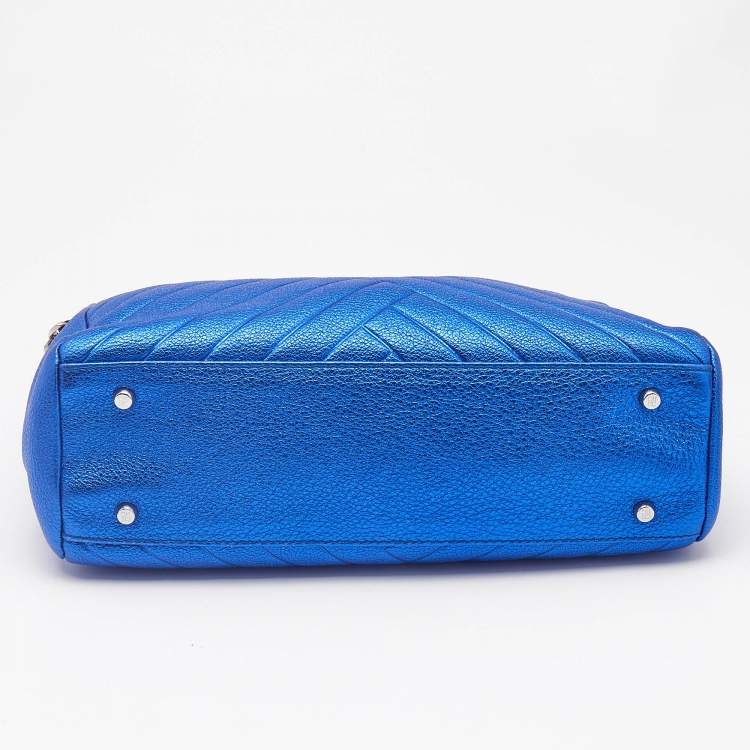 Pre Owned Carolina Herrera Blue Quilted Leather Logo Charm Chain Tote