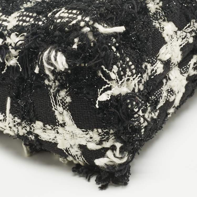 Pre Owned Carolina Herrera Black/White Tweed CHHC Pearl Embellished Shoulder Bag