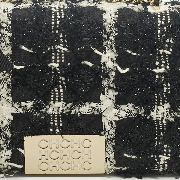 Pre Owned Carolina Herrera Black/White Tweed CHHC Pearl Embellished Shoulder Bag