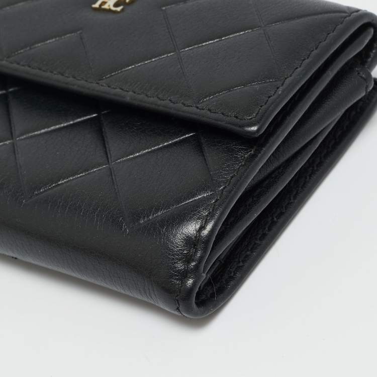 Pre Owned Carolina Herrera Black Quilted Leather Flap Compact Wallet