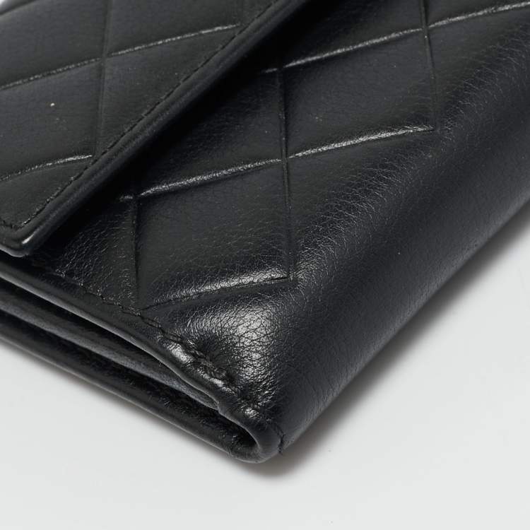Pre Owned Carolina Herrera Black Quilted Leather Flap Compact Wallet