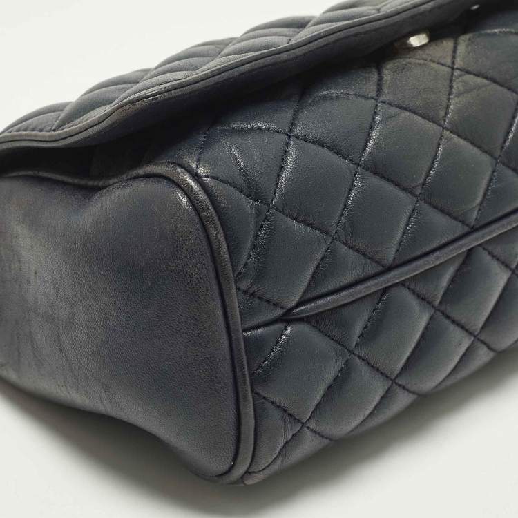 Pre Owned Carolina Herrera Logo Flap Navy Blue Quilted Leather Shoulder Bag