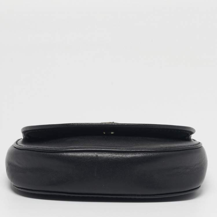 Pre Owned Carolina Herrera Flap Chain Black Leather Crossbody Bag