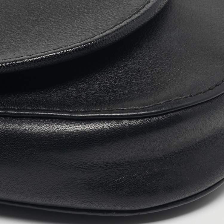 Pre Owned Carolina Herrera Flap Chain Black Leather Crossbody Bag