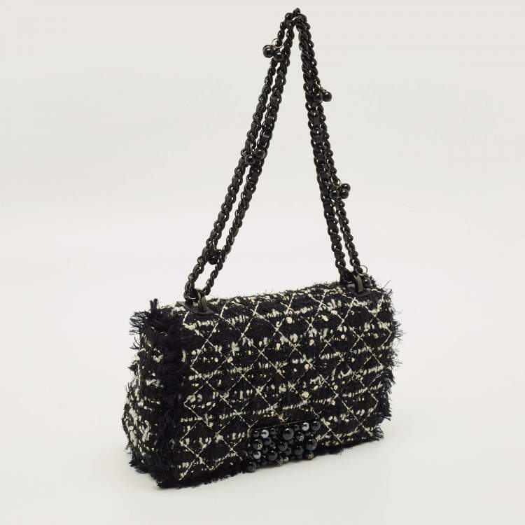 مملوكة مسبقًا Carolina Herrera Pearl Embellished Chain Black Quilted Tweed Shoulder Bag