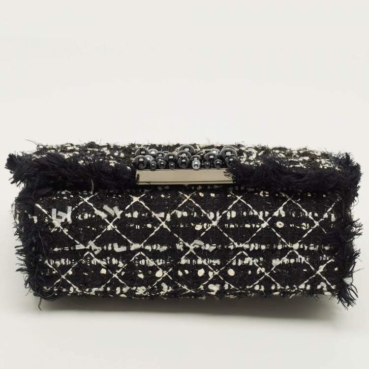 مملوكة مسبقًا Carolina Herrera Pearl Embellished Chain Black Quilted Tweed Shoulder Bag
