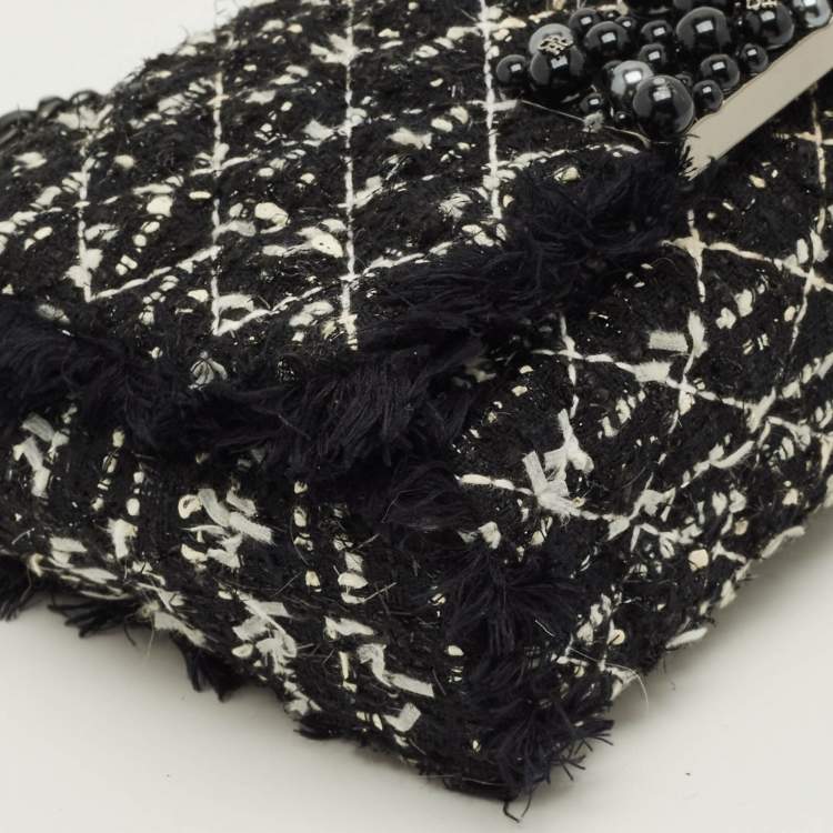 مملوكة مسبقًا Carolina Herrera Pearl Embellished Chain Black Quilted Tweed Shoulder Bag