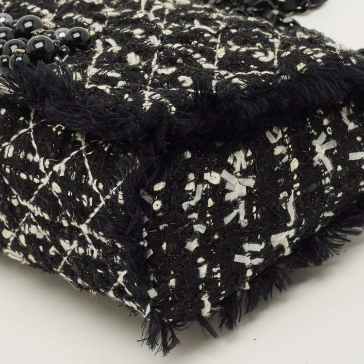 مملوكة مسبقًا Carolina Herrera Pearl Embellished Chain Black Quilted Tweed Shoulder Bag