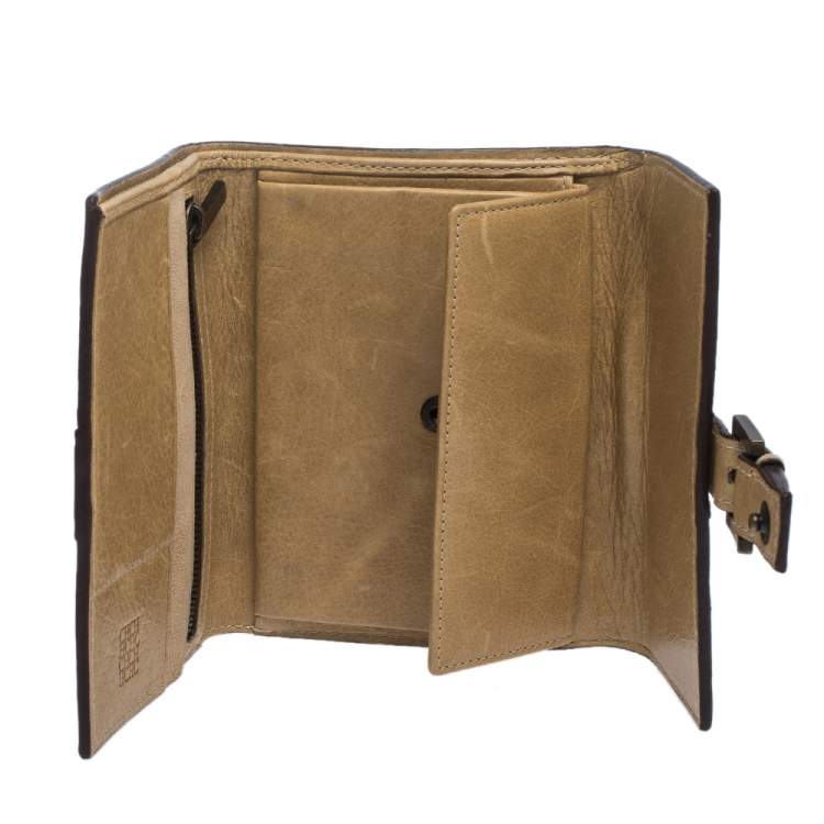 Pre Owned Carolina Herrera Beige Monogram Leather Buckle Flap Compact Wallet