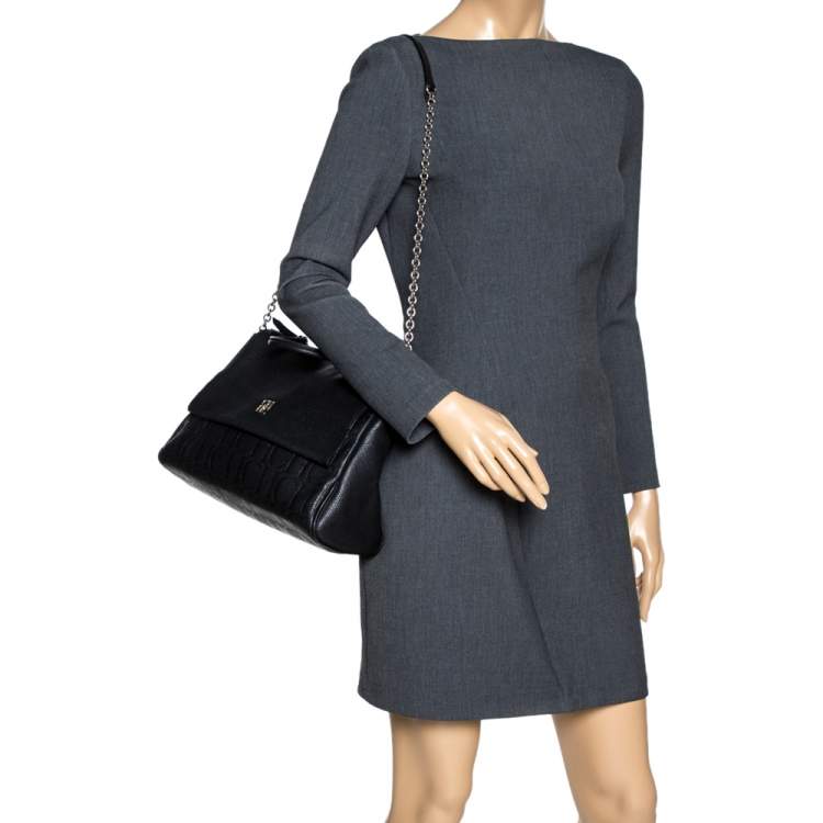 مملوكة مسبقًا Carolina Herrera Black Leather Minueto Flap Bag
