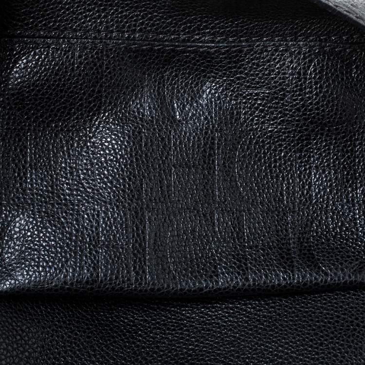 مملوكة مسبقًا Carolina Herrera Black Leather Minueto Flap Bag