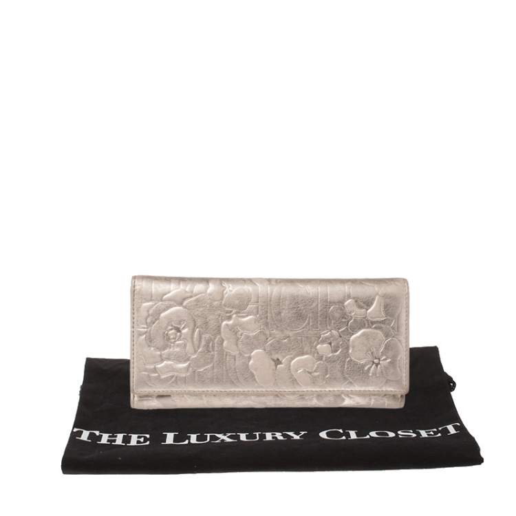 Pre Owned Carolina Herrera Gold Floral Embossed Leather Flap Continental Wallet