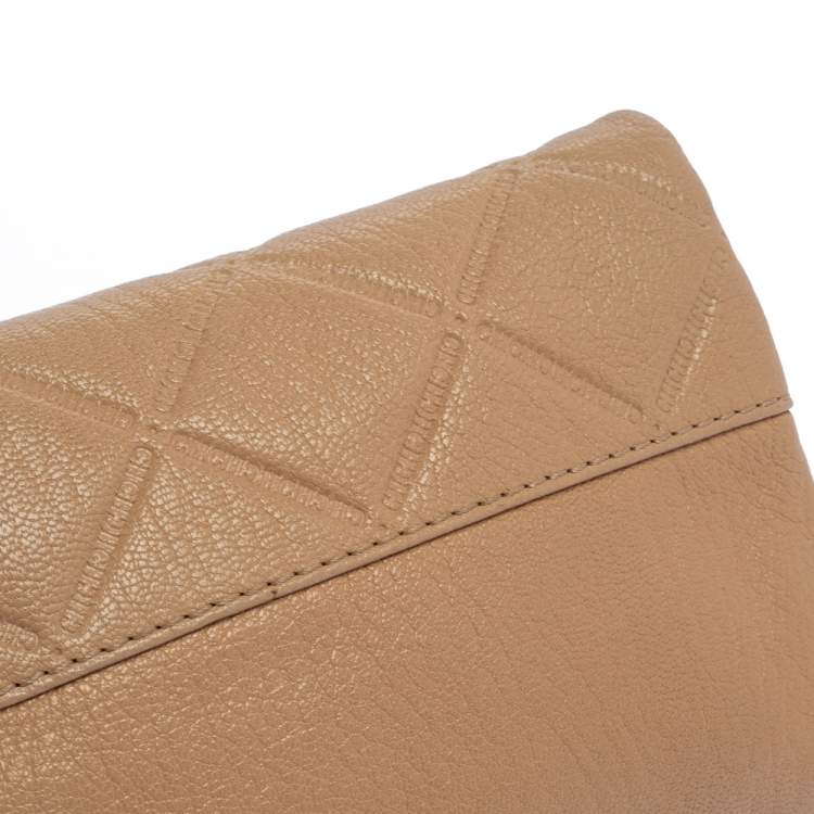 Pre Owned Carolina Herrera Beige Quilted Embossed Leather Flap Chain Clutch