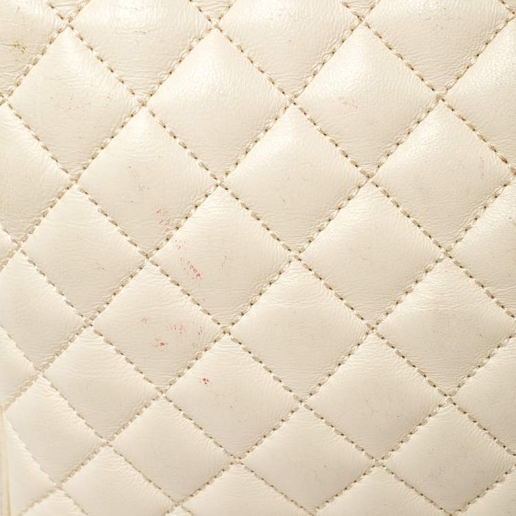 Pre Owned Carolina Herrera Off White Quilted Leather Flap Crossbody Bag