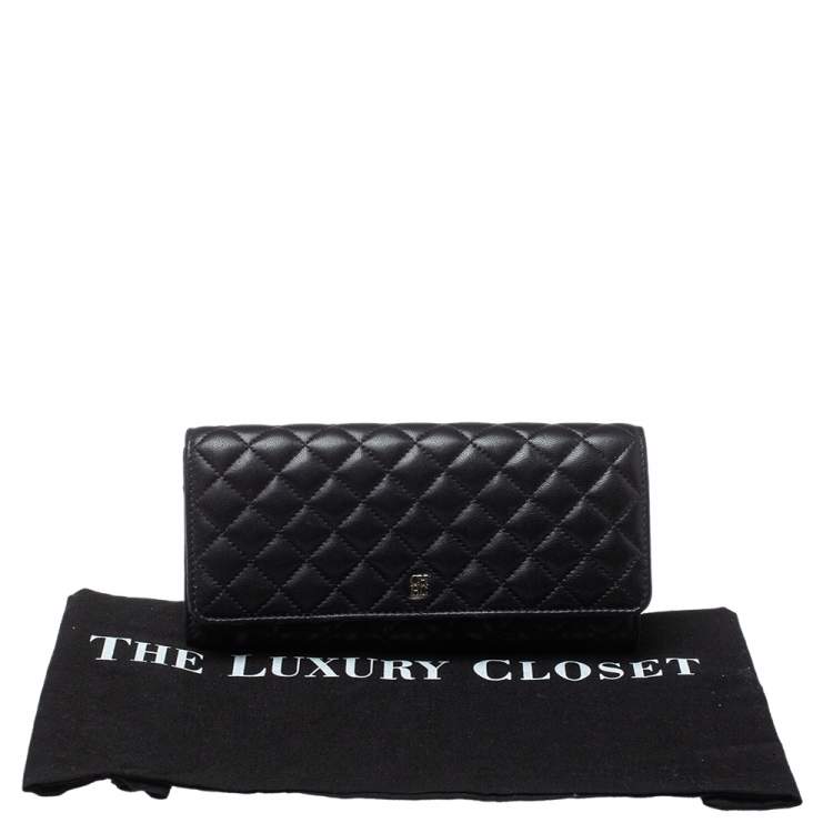 Pre Owned Carolina Herrera Black Quilted Leather Flap Wallet