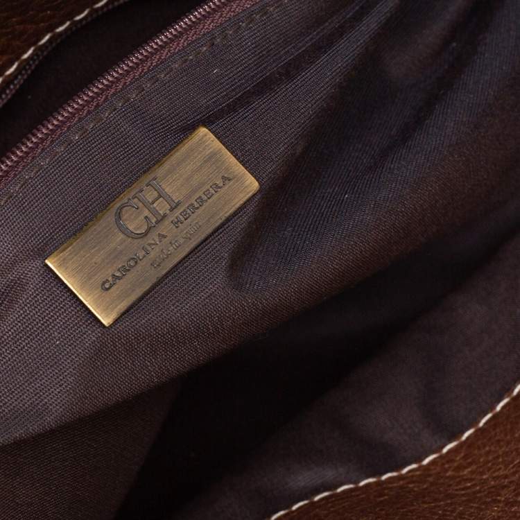 مملوكة مسبقًا Carolina Herrera Metallic Gold Monogram Embossed Leather Scarf Tote