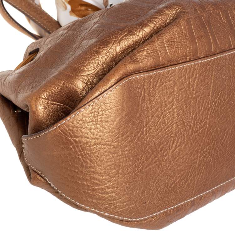 مملوكة مسبقًا Carolina Herrera Metallic Gold Monogram Embossed Leather Scarf Tote
