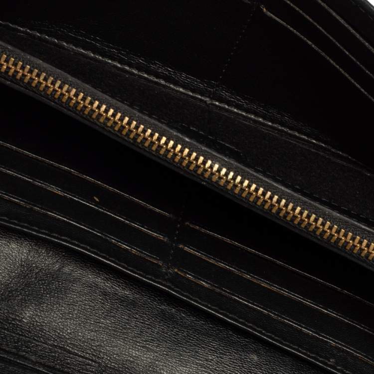 Pre Owned Carolina Herrera Black Quilted Leather Flap Wallet