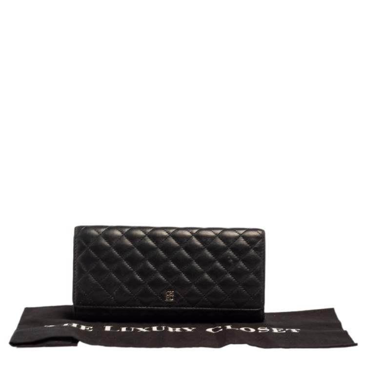 Pre Owned Carolina Herrera Black Quilted Leather Flap Wallet